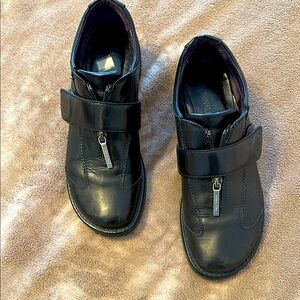 Donald J Pliner 6.5 All Leather Upper,  Leather Lining Top Zip Magnetic Strap